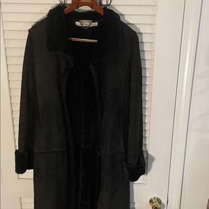 Luxurious Alixaudre Black Shearling Suede 3 Button Deep Pocket Zip Sleeves